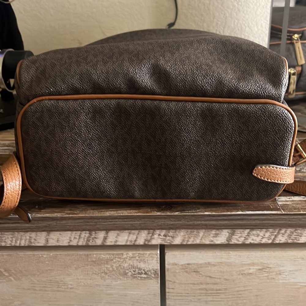 Michael kors signature back pack, very clean used only a few times - Picture 8 of 10